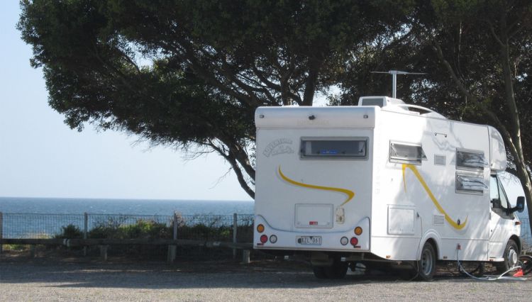 Caravan parked at Balgowan Caravan Park near the beach